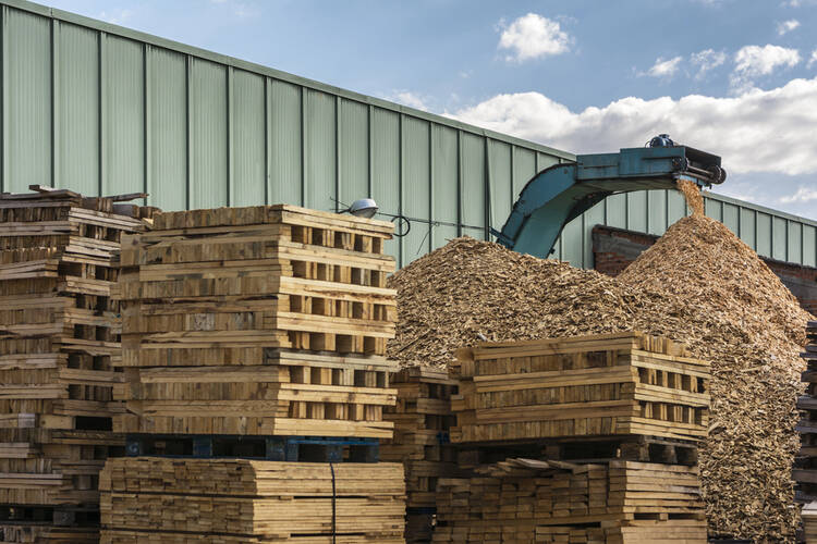 How to Start a Wood Pallet Recycling Business
