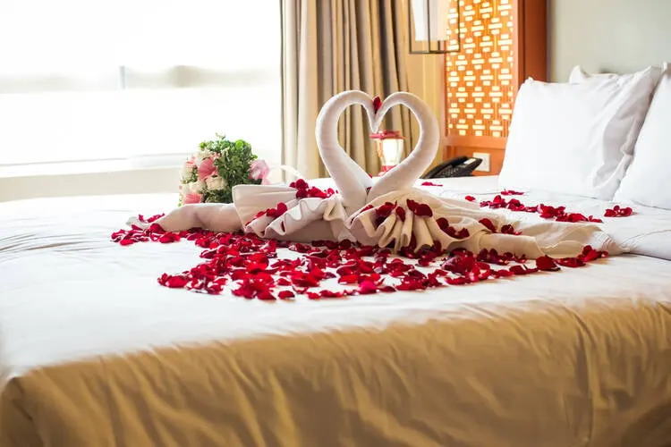 Romantic Decoration ideas for Hotel Room