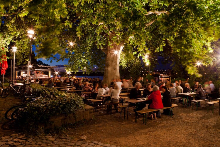 How to Start a Beer Garden Business