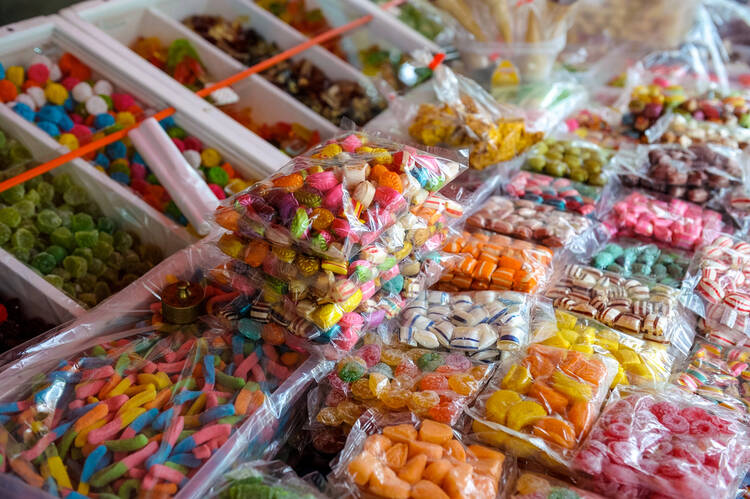 Best Sweets and Items to Put on a Candy Cart