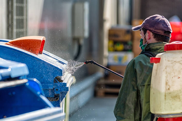 How to Start a Trash Can Cleaning Business
