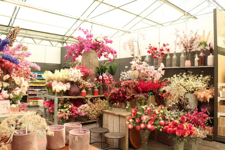 10 Products and Services Flower Shops Offer Aside Selling Flowers