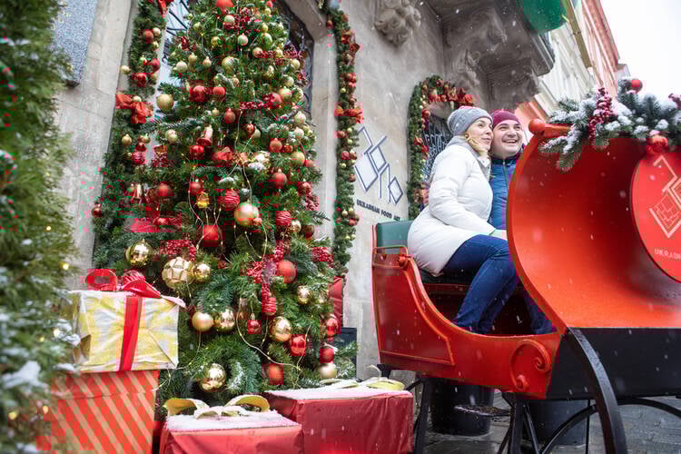 Restaurant Christmas Decoration ideas