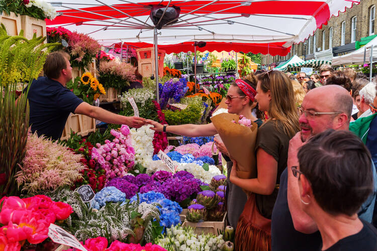 How to Use Community-Supported Agriculture (CSA) Models in Flower Shop Financing