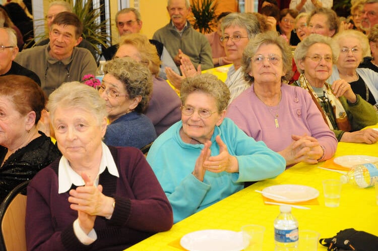 May Activities for Seniors in Assisted Living